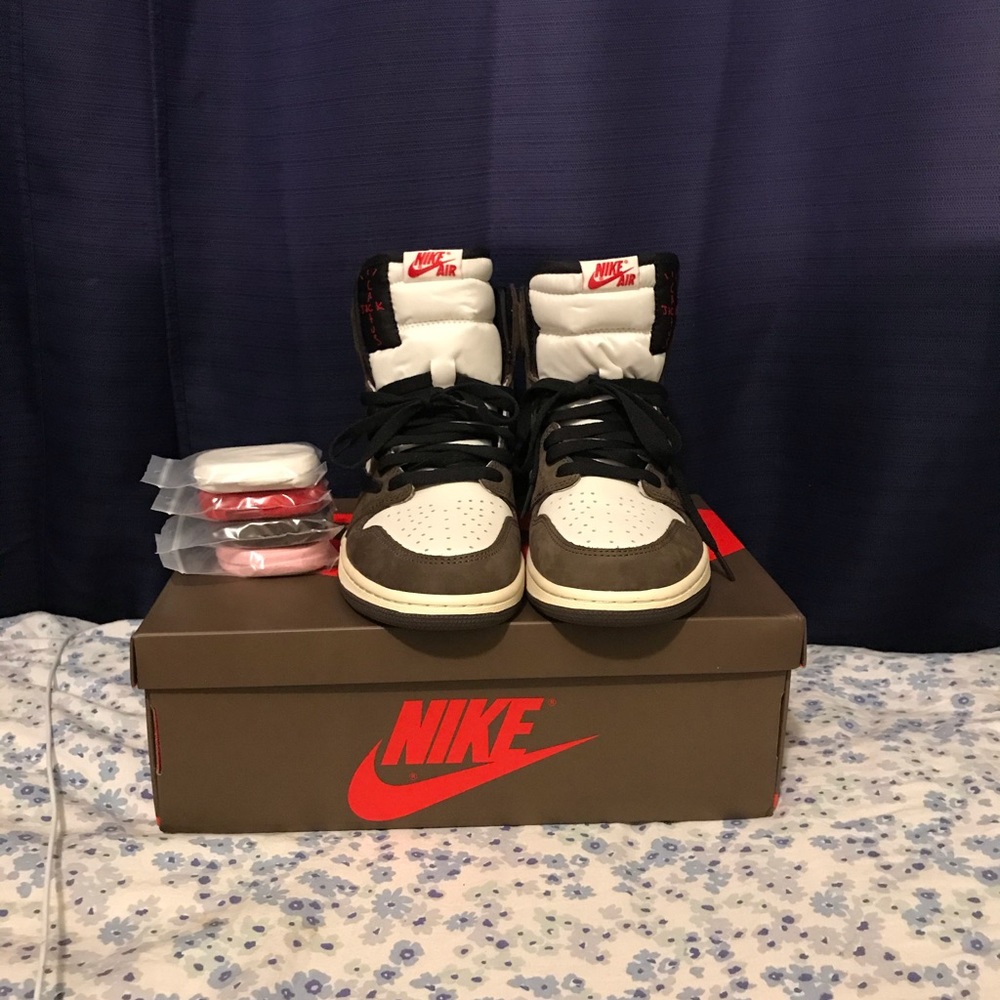 Travis Scott Jordan 1s